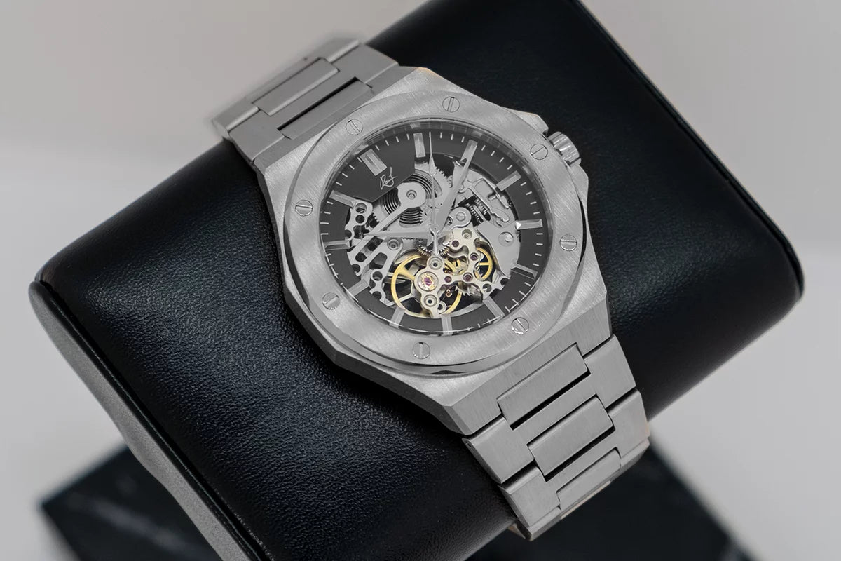 THE TIMELESS ELEGANCE OF RAUH WATCH SILVER COLORED: A PERFECT CHOICE