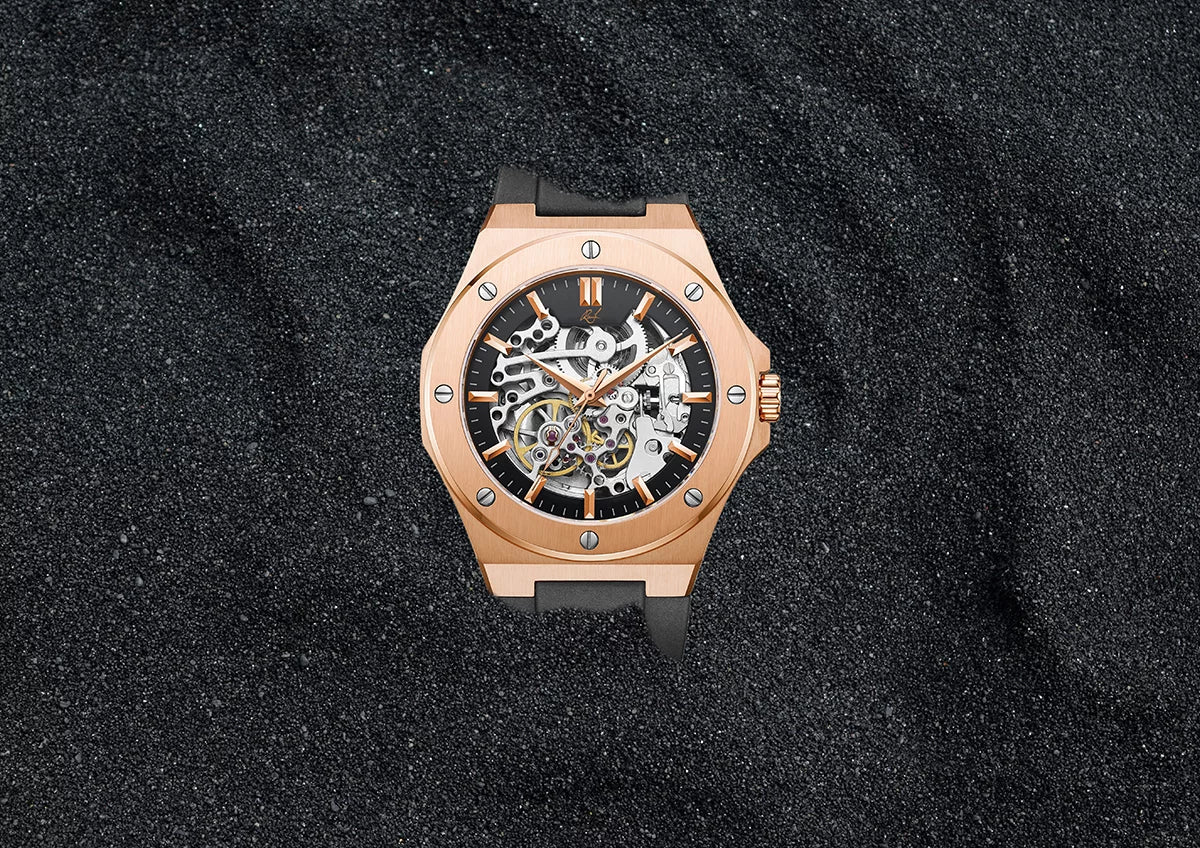 A TIMELESS ELEGANCE WITH THE PERFECT BLACK DIAL AND SILICONE STRAP